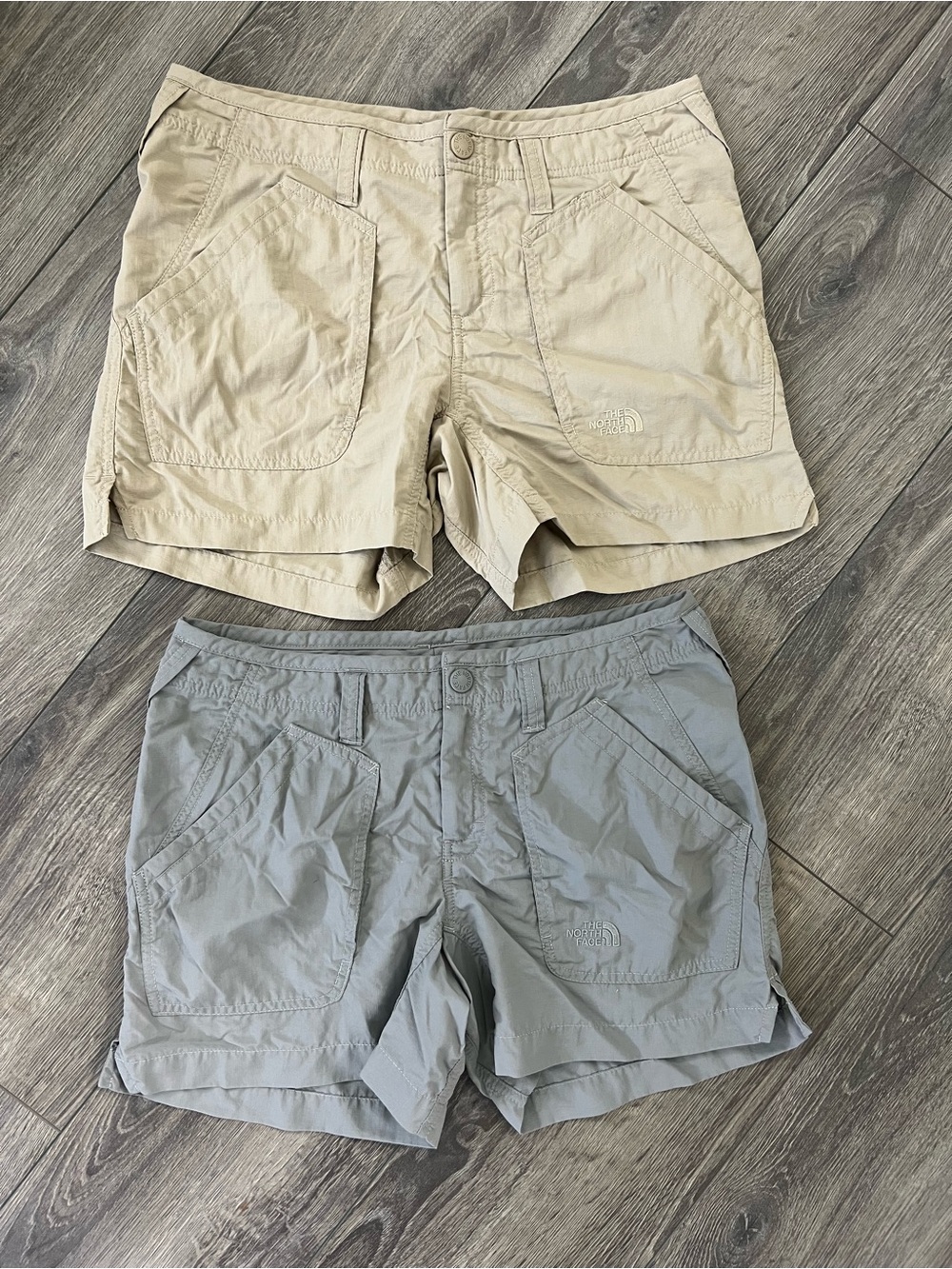 The North Face Women's Outdoor Stretch Shorts - Beige & Gray